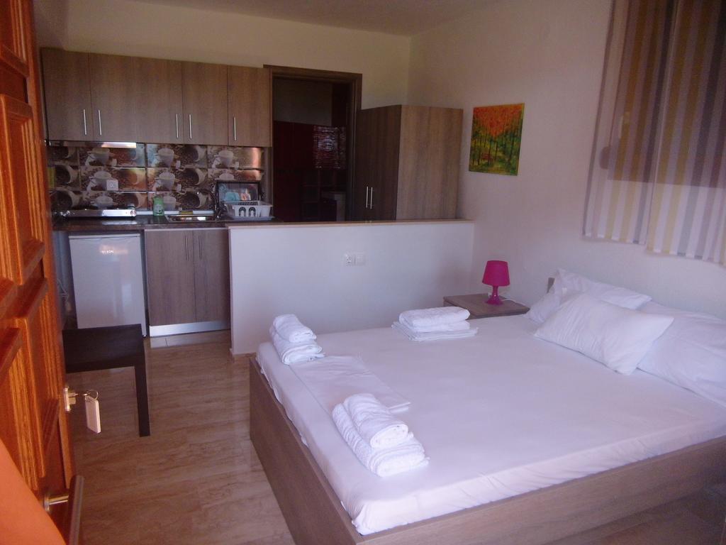 Studios Efi Beach Вурвуру Екстер'єр фото